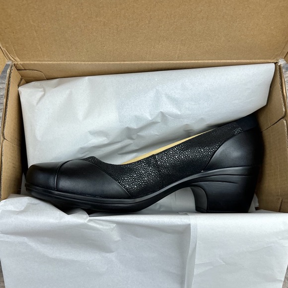 NIB Clarks Emily Alexa 9M Black Leather Comfort Dress Pumps Heels - Picture 9 of 12